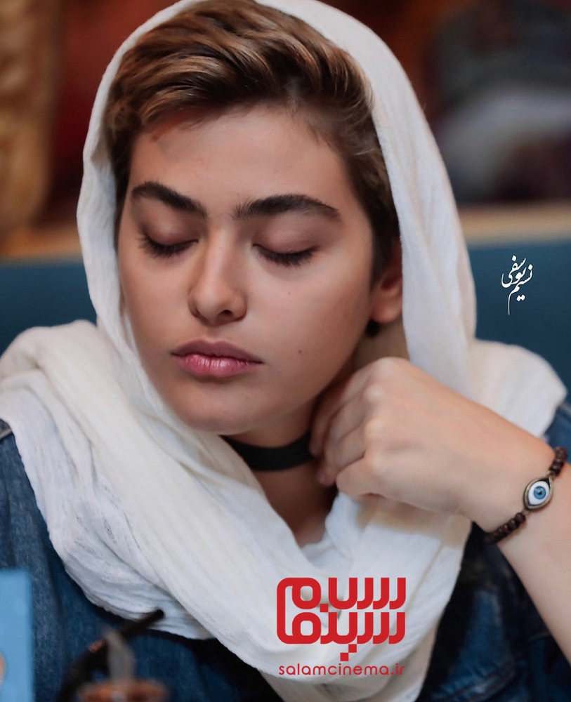 ریحانه پارسا در اکران مردمی فیلم «شعله ور» در سینما کوروش